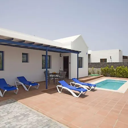 Playa Blanca Sleeps 6 Pool Wifi Villa *